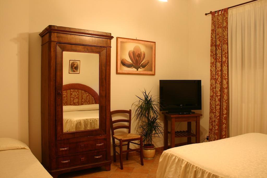 B&B Le Palme Bassano Romano ภายนอก รูปภาพ